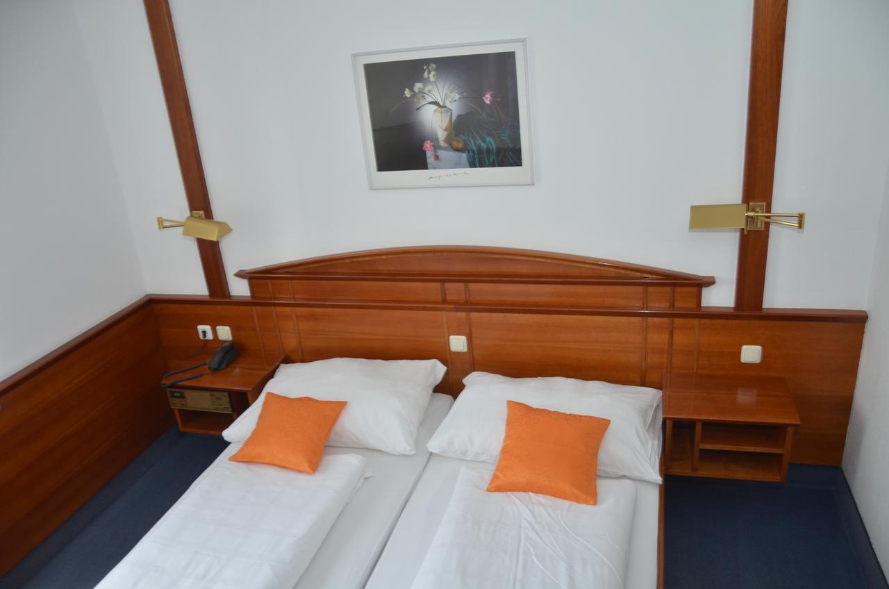 Hotel Gasthof Stoeckler Enns Esterno foto