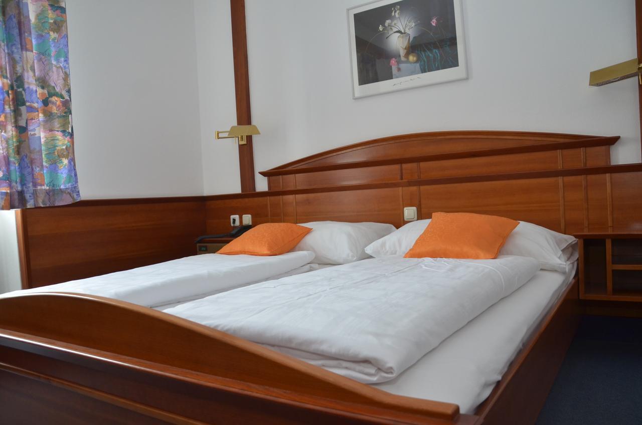 Hotel Gasthof Stoeckler Enns Esterno foto