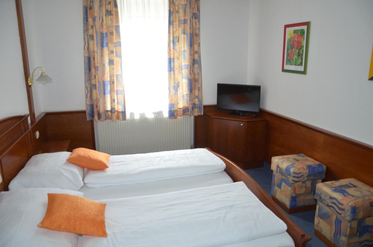 Hotel Gasthof Stoeckler Enns Esterno foto
